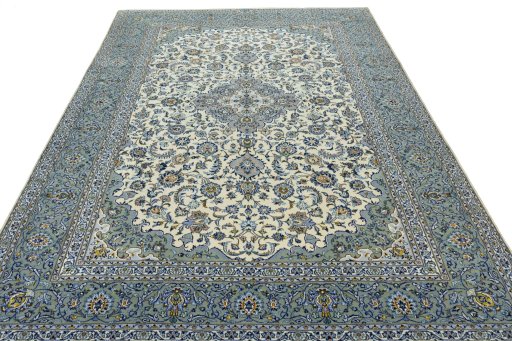 Surface texture of 2000s Kashan rug with natural Wool and intricate pattern