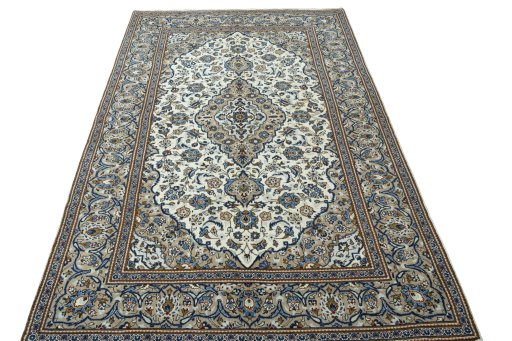 Surface texture of 2000s Kashan rug with natural Wool and intricate pattern