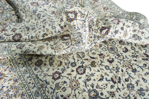 Surface texture of 2000s Kashan rug with natural Wool and intricate pattern
