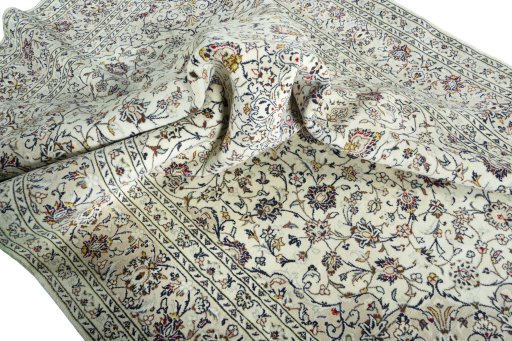 Surface texture of 2000s Kashan rug with natural Wool and intricate pattern