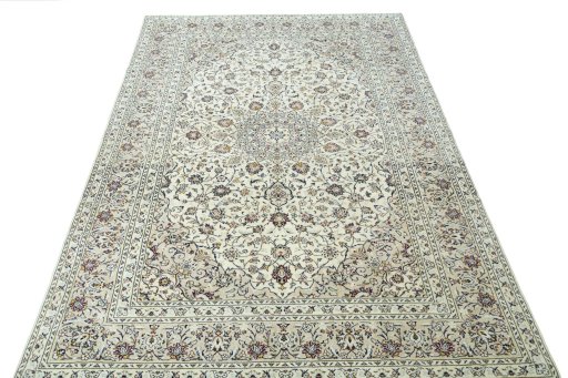 Surface texture of 2000s Kashan rug with natural Wool and intricate pattern