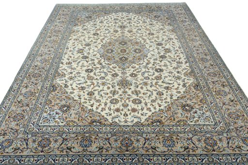 Surface texture of 2000s Kashan rug with natural Wool and intricate pattern