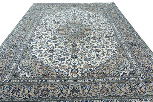 Surface texture of 2000s Kashan rug with natural Wool and intricate pattern