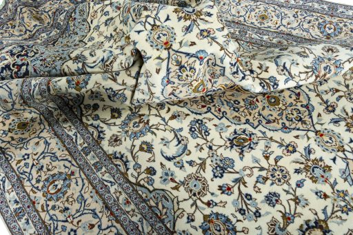 Surface texture of 2000s Kashan rug with natural Wool and intricate pattern