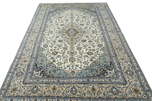Surface texture of 2000s Kashan rug with natural Wool and intricate pattern