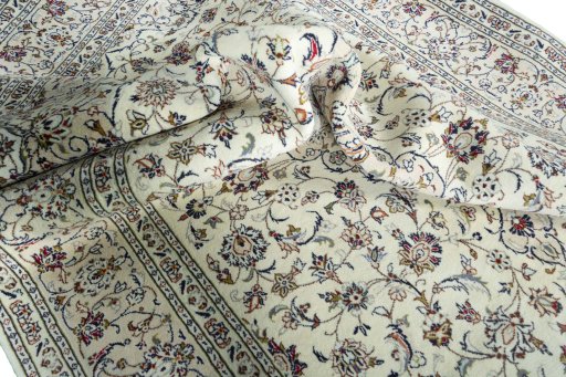 Surface texture of 2000s Kashan rug with natural Wool and intricate pattern