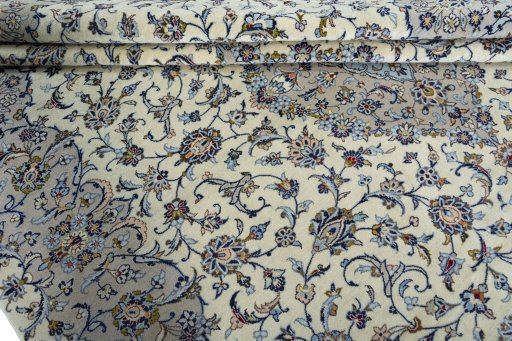 Close-up detail of New Kashan rug from Iran / Persia showing Cork weave