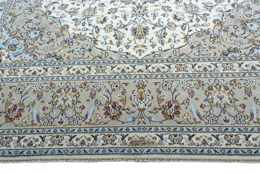 Full view of New Kashan rug from Iran / Persia, 400 × 300 cm in Beige tones