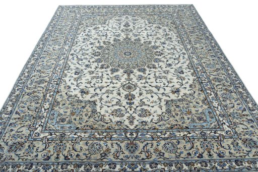 Surface texture of 2000s Kashan rug with natural Wool and intricate pattern