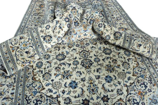 Surface texture of 2000s Kashan rug with natural Wool and intricate pattern