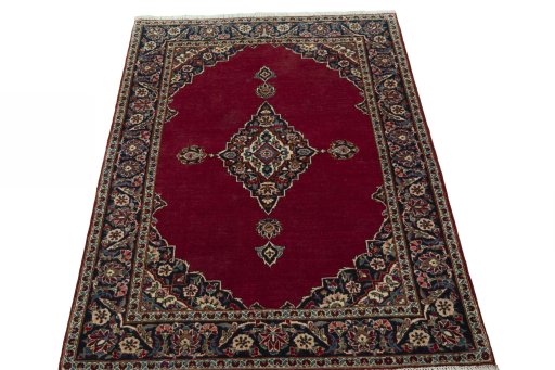 Surface texture of 1930s Kashan rug with natural Wool and intricate pattern