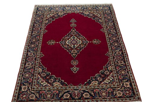 Surface texture of 1930s Kashan rug with natural Cotton and intricate pattern