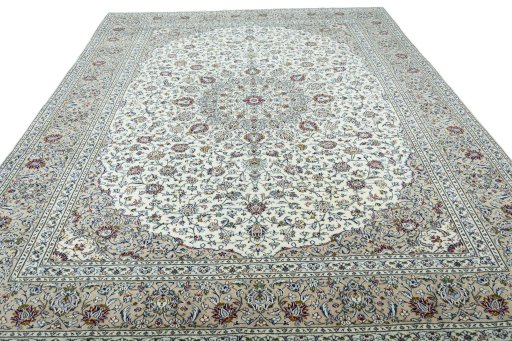 Surface texture of 2000s Kashan rug with natural Wool and intricate pattern