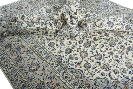 Surface texture of 2000s Kashan rug with natural Wool and intricate pattern