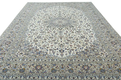 Surface texture of 2000s Kashan rug with natural Wool and intricate pattern