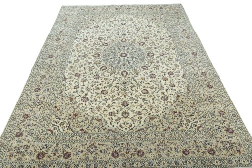 Surface texture of 2000s Kashan rug with natural Wool and intricate pattern