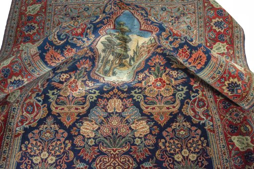 Surface texture of 1930s Kashan rug with natural Wool and intricate pattern