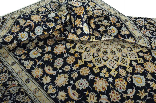 Surface texture of 2000s Kashan rug with natural Wool and intricate pattern