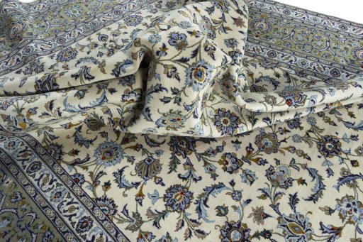 Surface texture of 2000s Kashan rug with natural Wool and intricate pattern