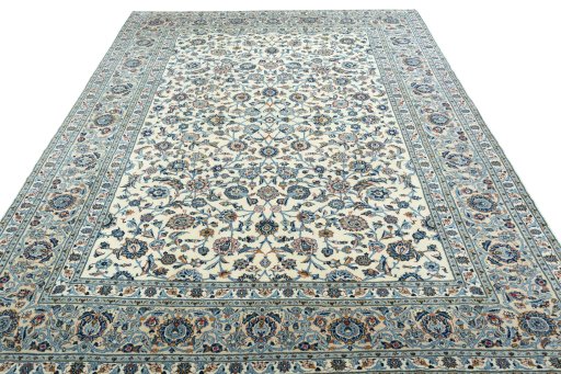 Surface texture of 2000s Kashan rug with natural Wool and intricate pattern