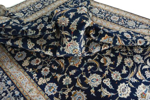 Surface texture of 2000s Kashan rug with natural Wool and intricate pattern