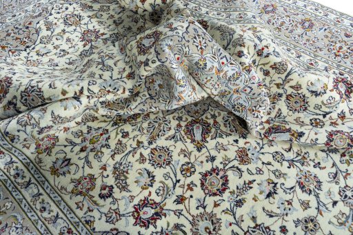 Surface texture of 2000s Kashan rug with natural Wool and intricate pattern