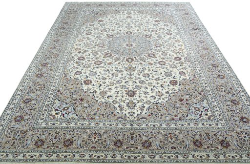 Surface texture of 2000s Kashan rug with natural Wool and intricate pattern
