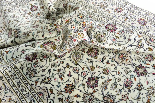 Surface texture of 2000s Kashan rug with natural Wool and intricate pattern