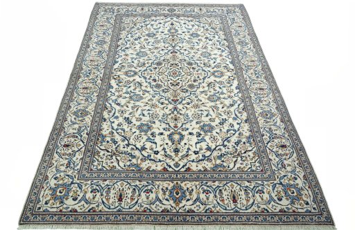 Surface texture of 2000s Kashan rug with natural Wool and intricate pattern