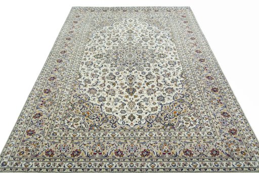 Surface texture of 2000s Kashan rug with natural Wool and intricate pattern