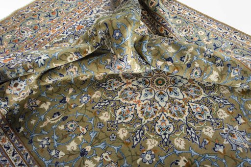 Surface texture of 2000s Kashan rug with natural Wool and intricate pattern