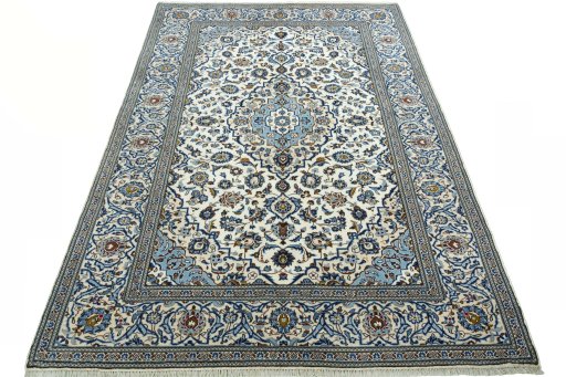 Surface texture of 2000s Kashan rug with natural Wool and intricate pattern
