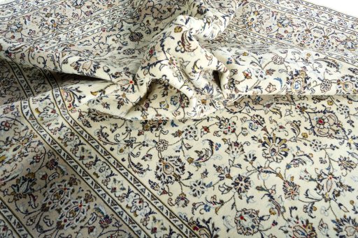 Surface texture of 2000s Kashan rug with natural Wool and intricate pattern
