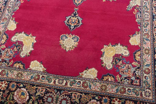 Close-up detail of 1930s Kashan rug from Iran / Persia showing Cork weave