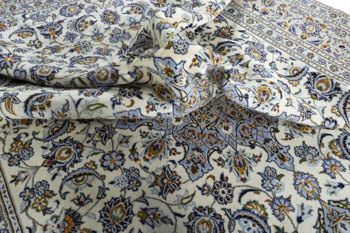 Surface texture of 2000s Kashan rug with natural Wool and intricate pattern