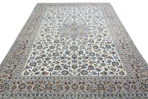 Surface texture of 2000s Kashan rug with natural Wool and intricate pattern