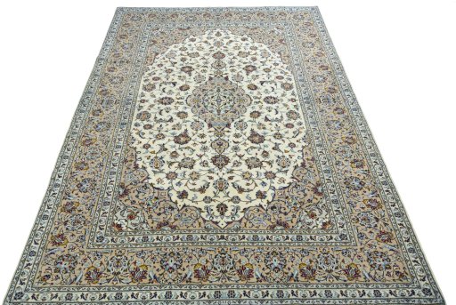 Surface texture of 2000s Kashan rug with natural Wool and intricate pattern
