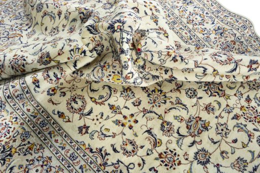 Surface texture of 2000s Kashan rug with natural Wool and intricate pattern