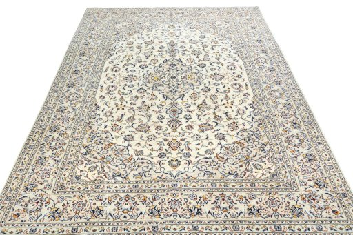 Surface texture of 2000s Kashan rug with natural Wool and intricate pattern