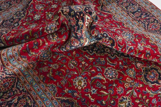 Surface texture of 2000s Kashan rug with natural Wool and intricate pattern