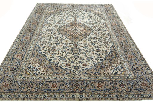Surface texture of 2000s Kashan rug with natural Wool and intricate pattern