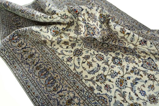 Surface texture of 2000s Kashan rug with natural Wool and intricate pattern