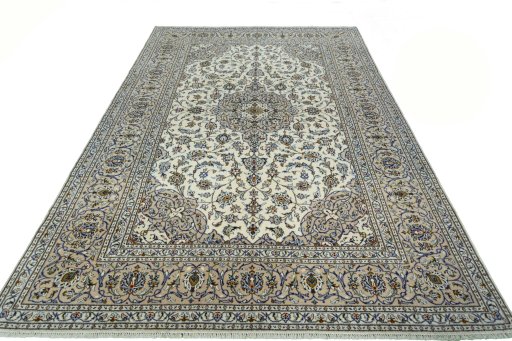 Surface texture of 2000s Kashan rug with natural Wool and intricate pattern
