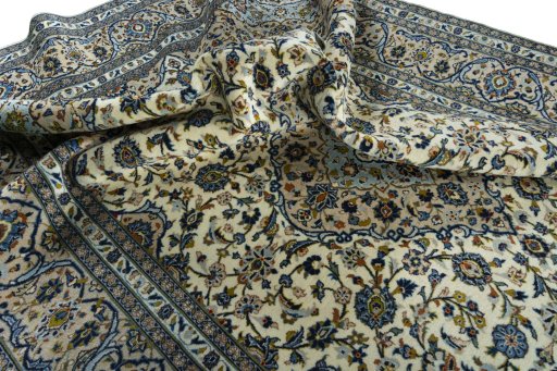 Surface texture of 2000s Kashan rug with natural Wool and intricate pattern