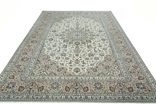 Surface texture of 2000s Kashan rug with natural Wool and intricate pattern