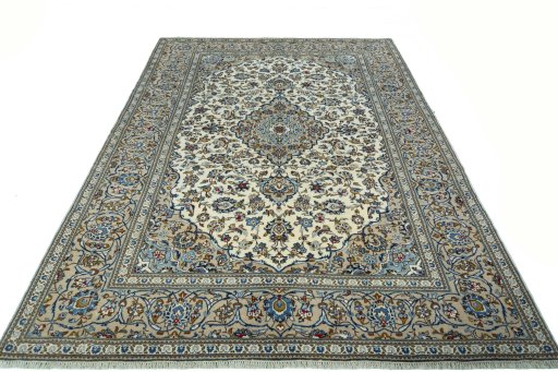 Surface texture of 2000s Kashan rug with natural Wool and intricate pattern
