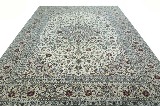 Surface texture of 2000s Kashan rug with natural Wool and intricate pattern