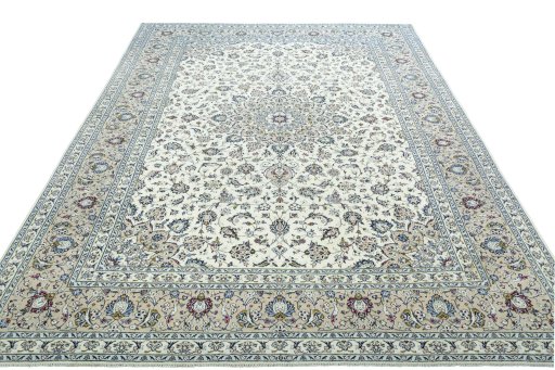 Surface texture of 2000s Kashan rug with natural Wool and intricate pattern