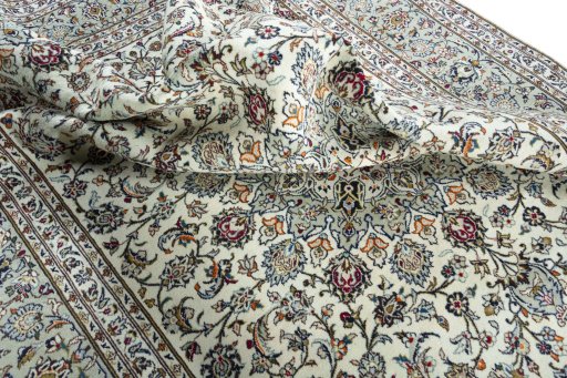 Surface texture of 2000s Kashan rug with natural Wool and intricate pattern