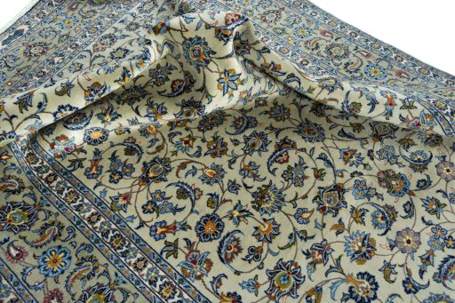 Surface texture of 2000s Kashan rug with natural Wool and intricate pattern